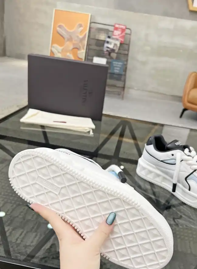 hype Valentino Sneakers