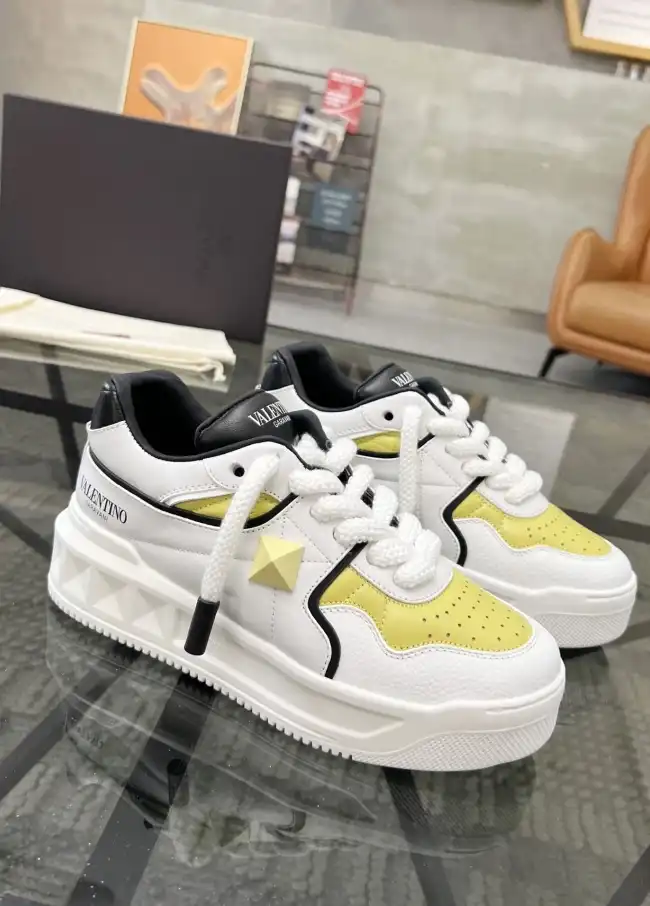 hype Valentino Sneakers