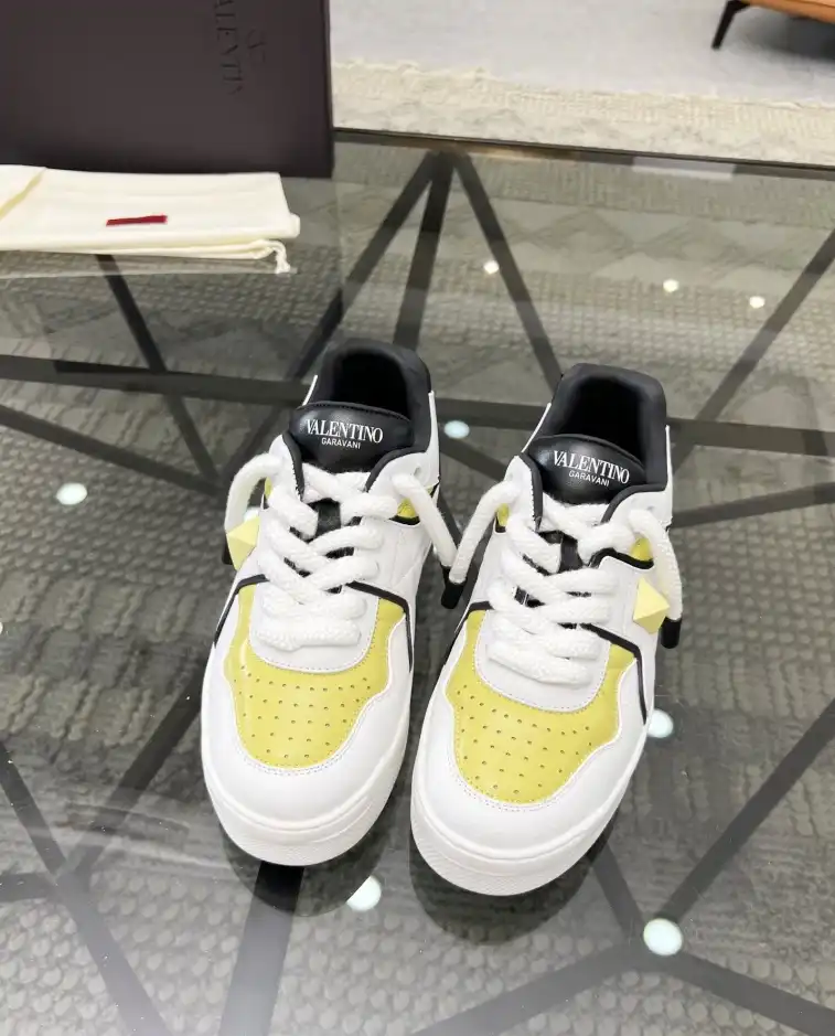 hype Valentino Sneakers