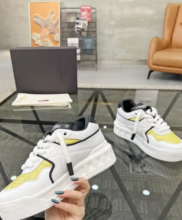 hype Valentino Sneakers