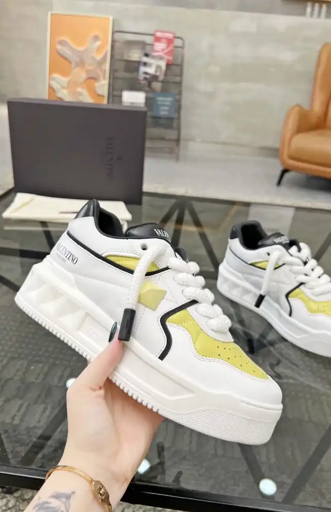 hype Valentino Sneakers