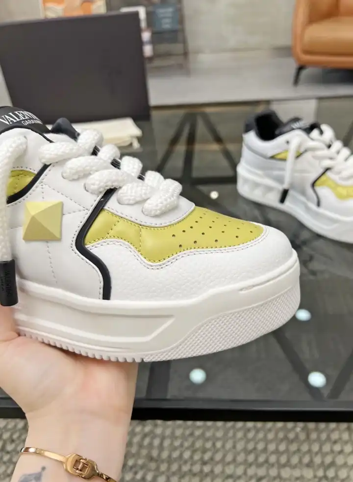 hype Valentino Sneakers