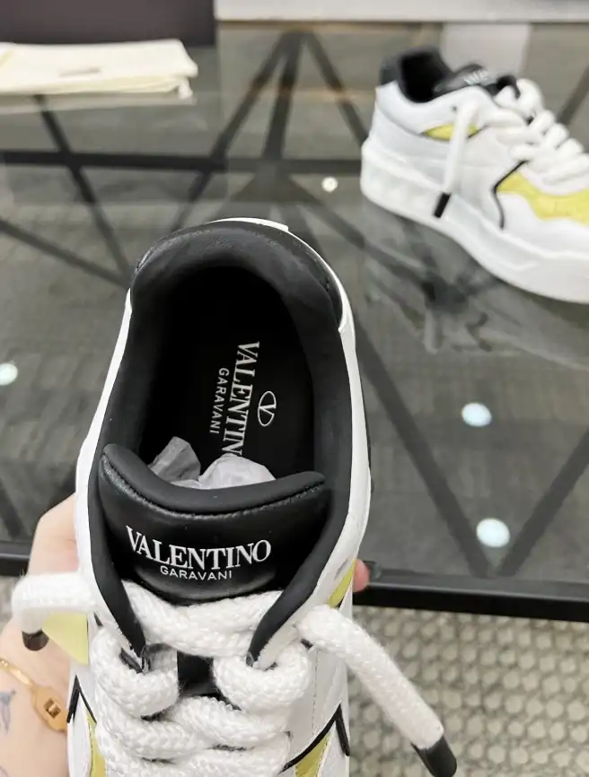 hype Valentino Sneakers