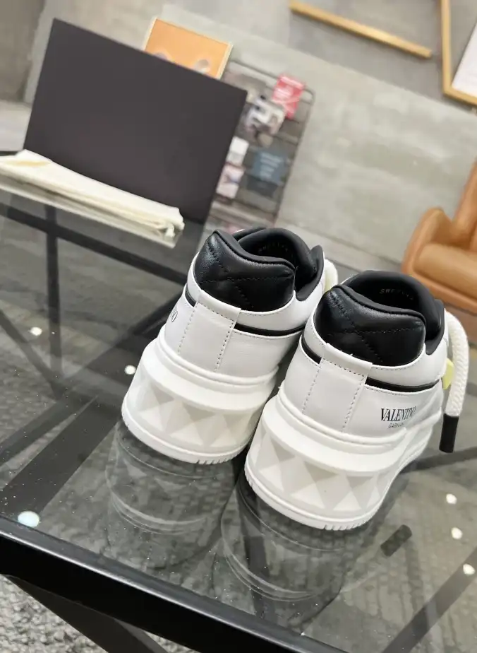 hype Valentino Sneakers