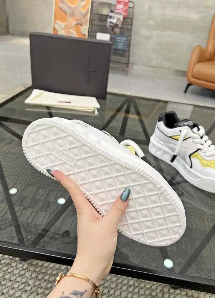 hype Valentino Sneakers