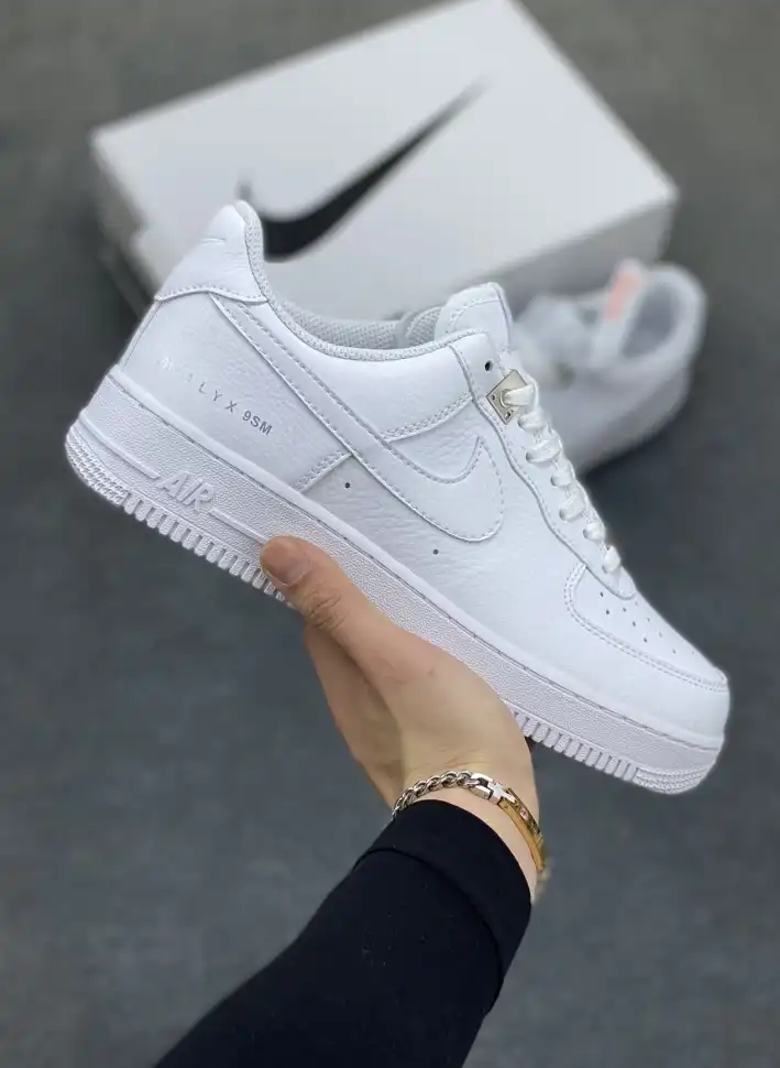 hype Nike Sneakers