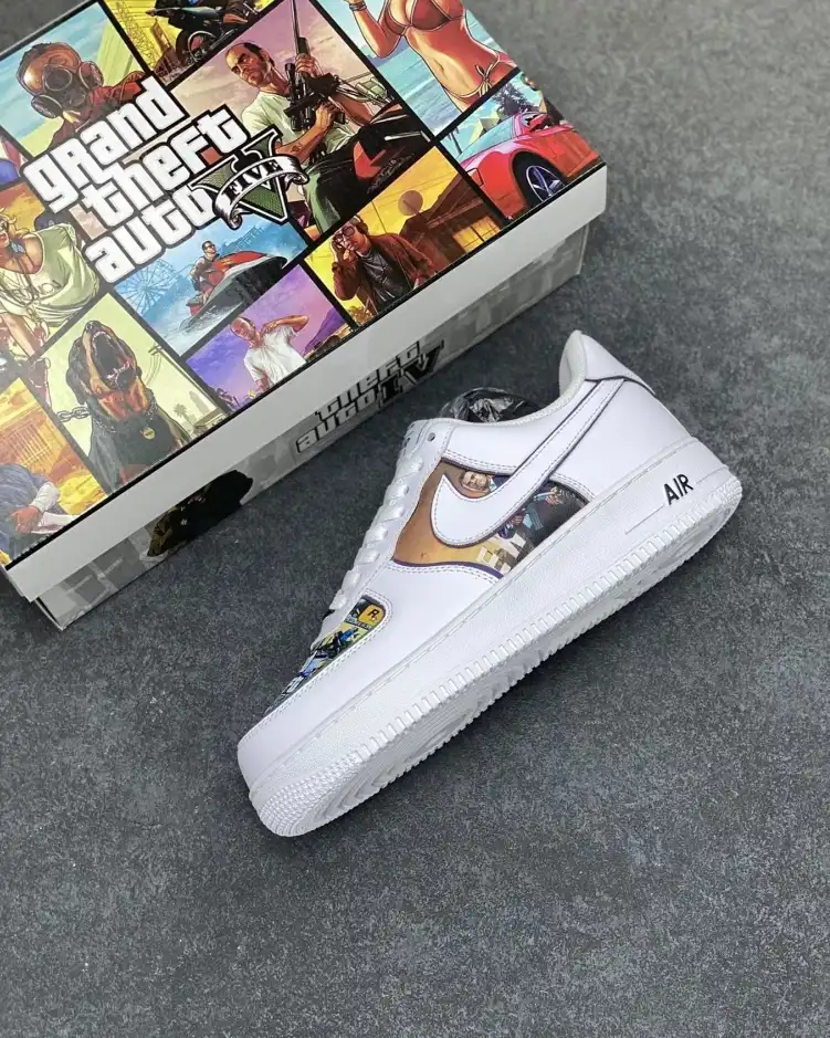 hype Nike Sneakers