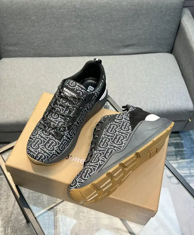 hype Burberry Sneakers