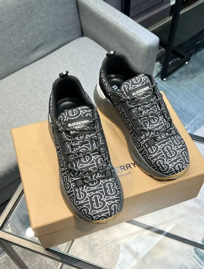 hype Burberry Sneakers