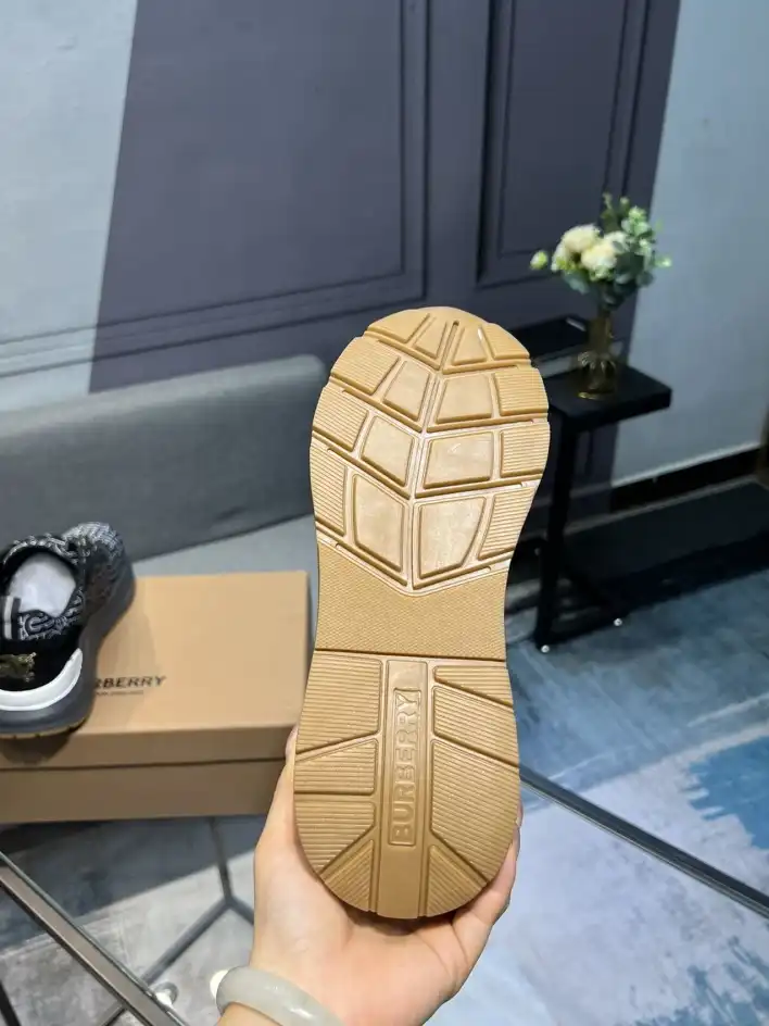 hype Burberry Sneakers