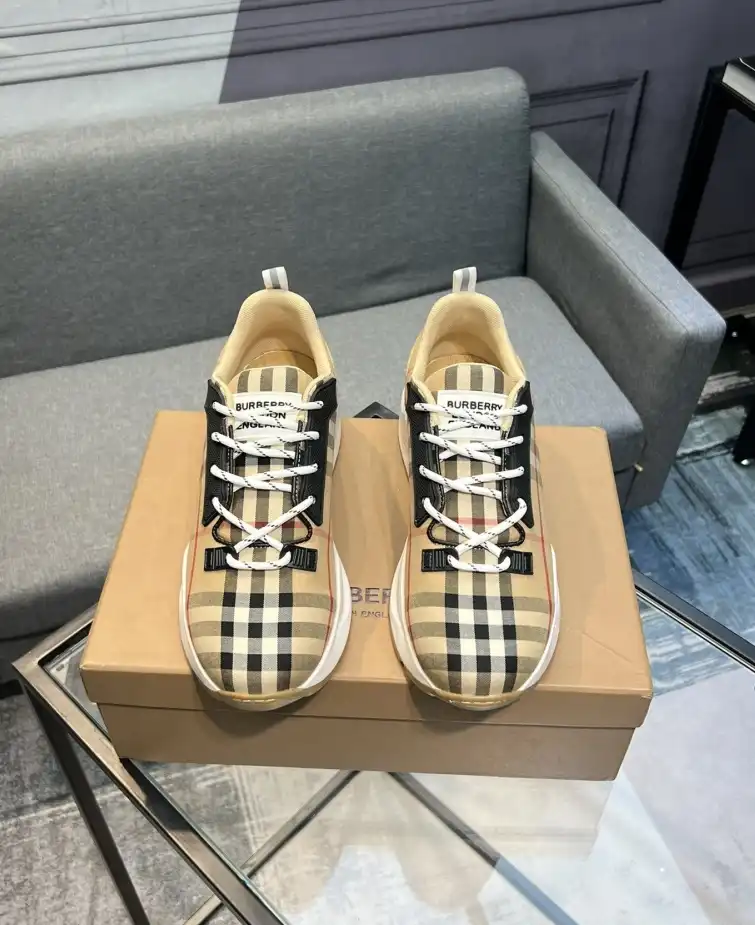 hype Burberry Sneakers