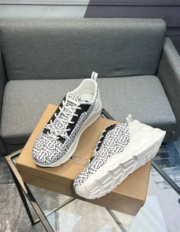 hype Burberry Sneakers