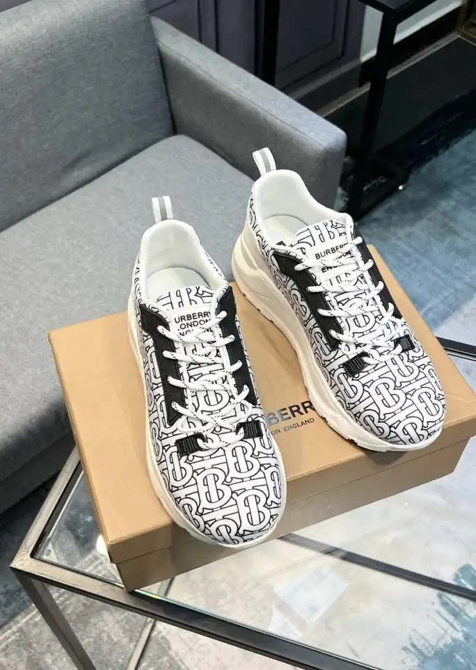 hype Burberry Sneakers