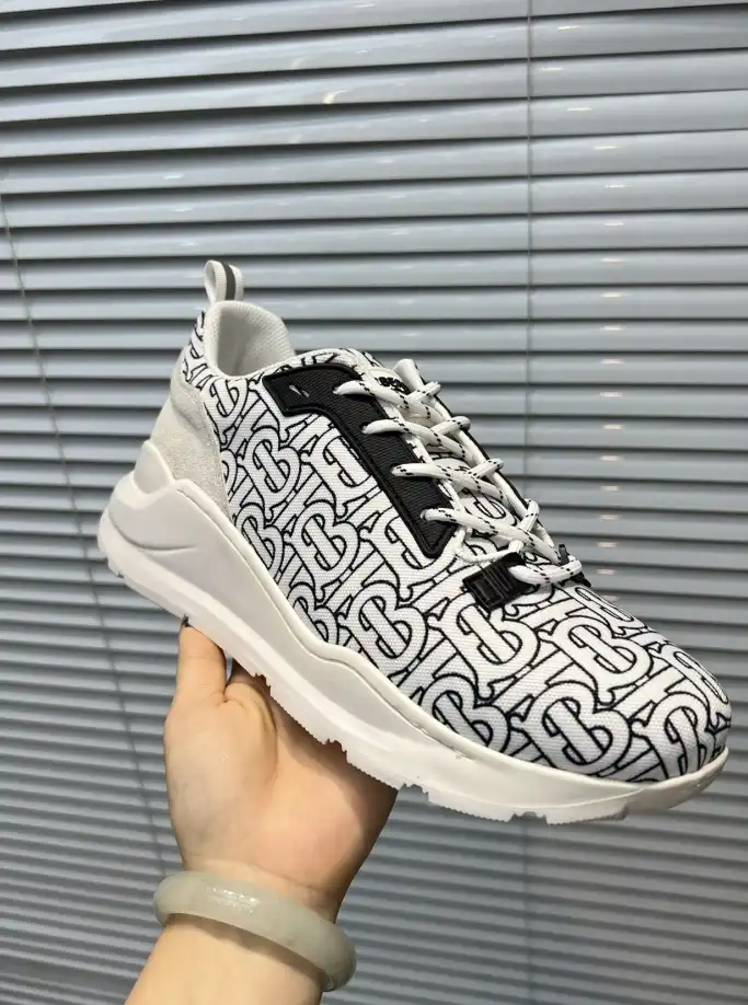 hype Burberry Sneakers