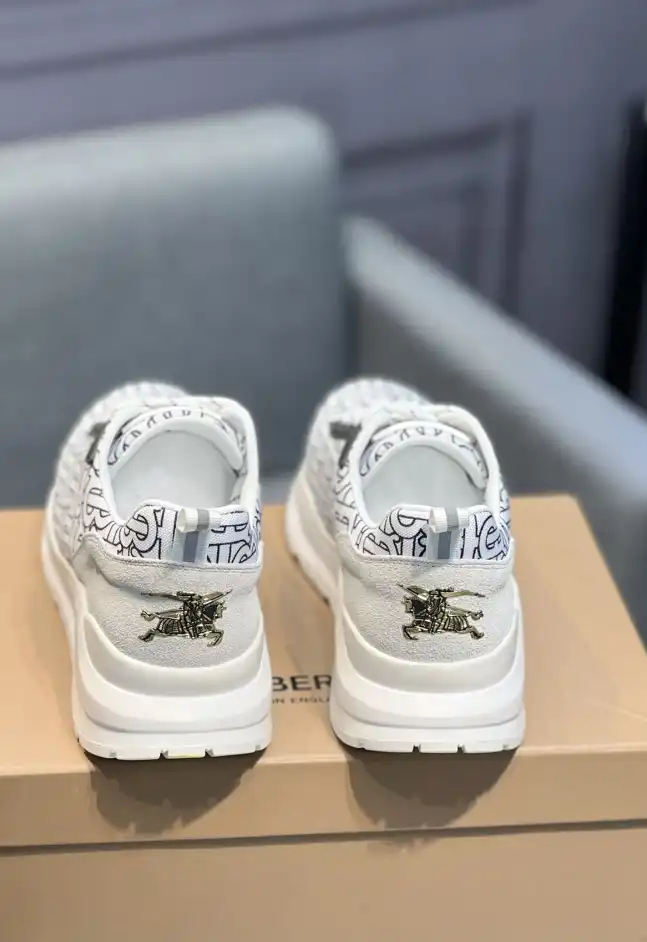 hype Burberry Sneakers