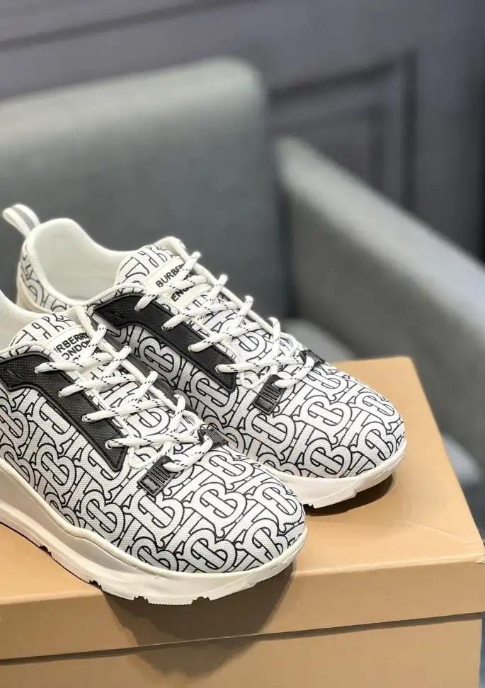 hype Burberry Sneakers