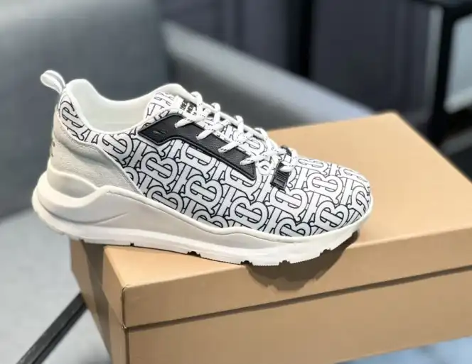 hype Burberry Sneakers