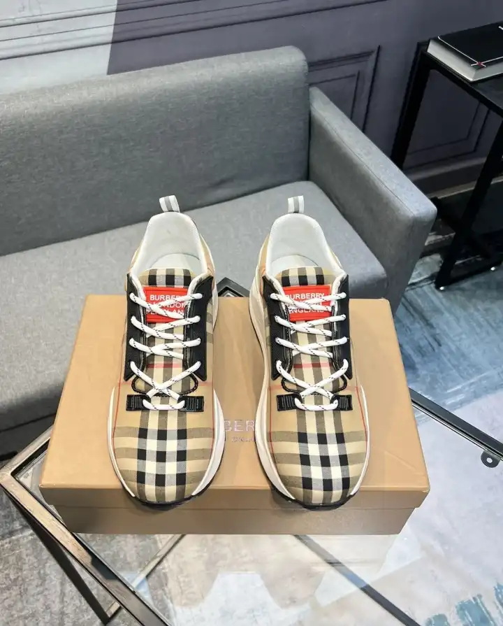 hype Burberry Sneakers