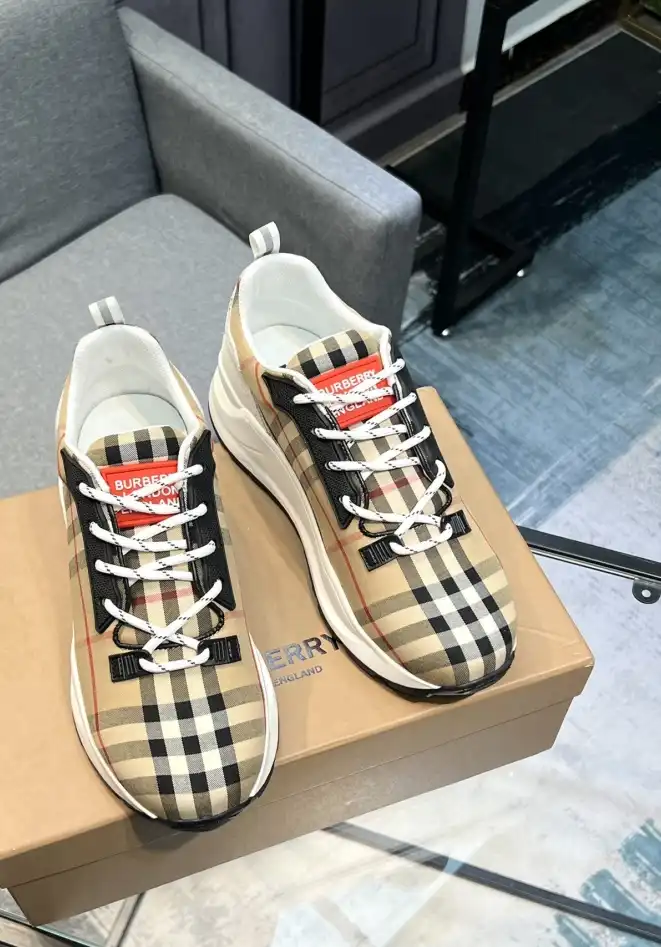 hype Burberry Sneakers