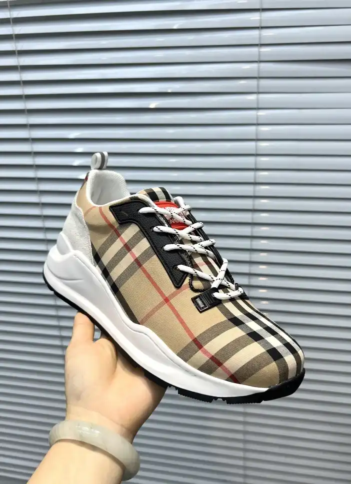 hype Burberry Sneakers