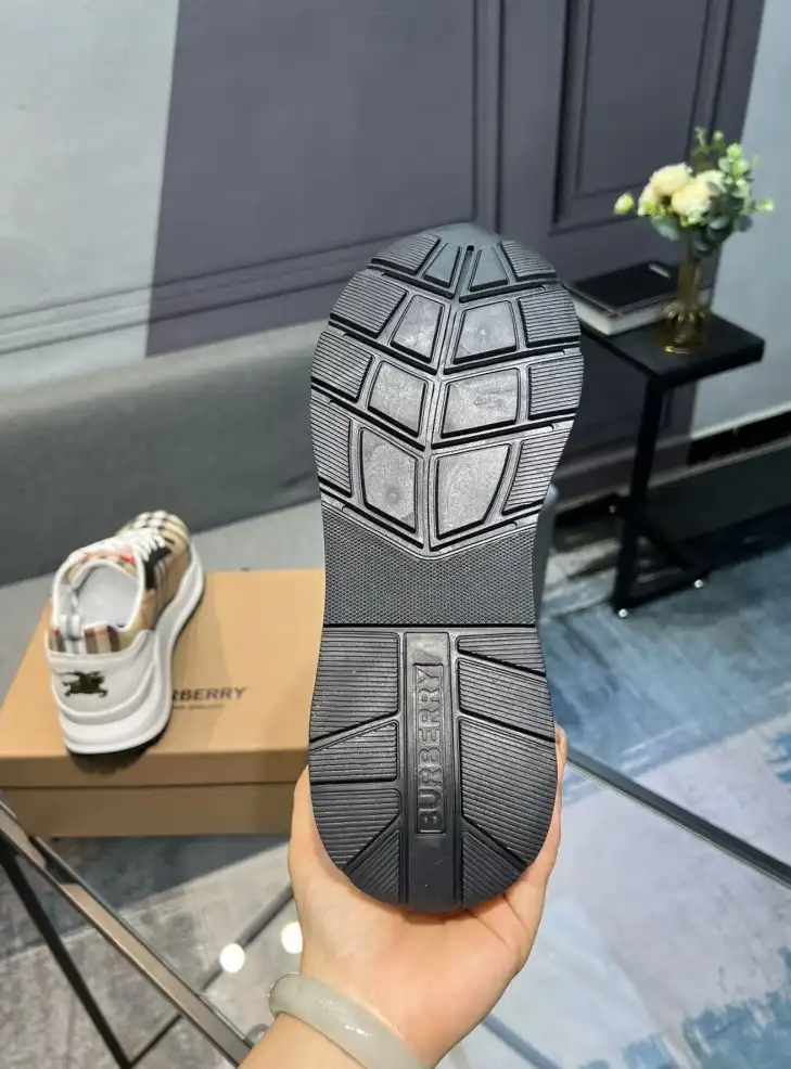 hype Burberry Sneakers