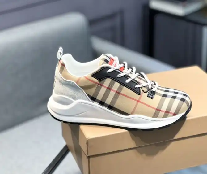 hype Burberry Sneakers