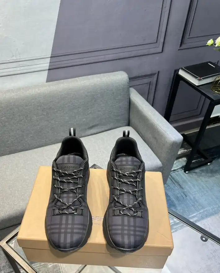 hype Burberry Sneakers