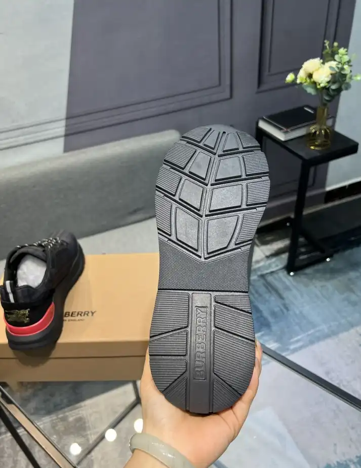 hype Burberry Sneakers