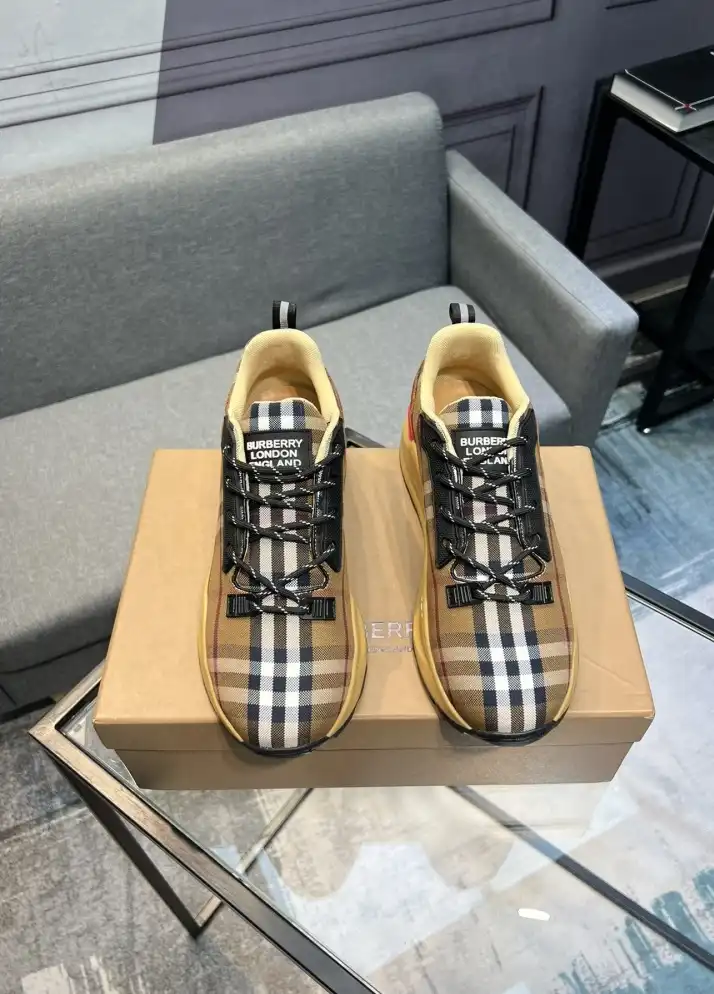 hype Burberry Sneakers