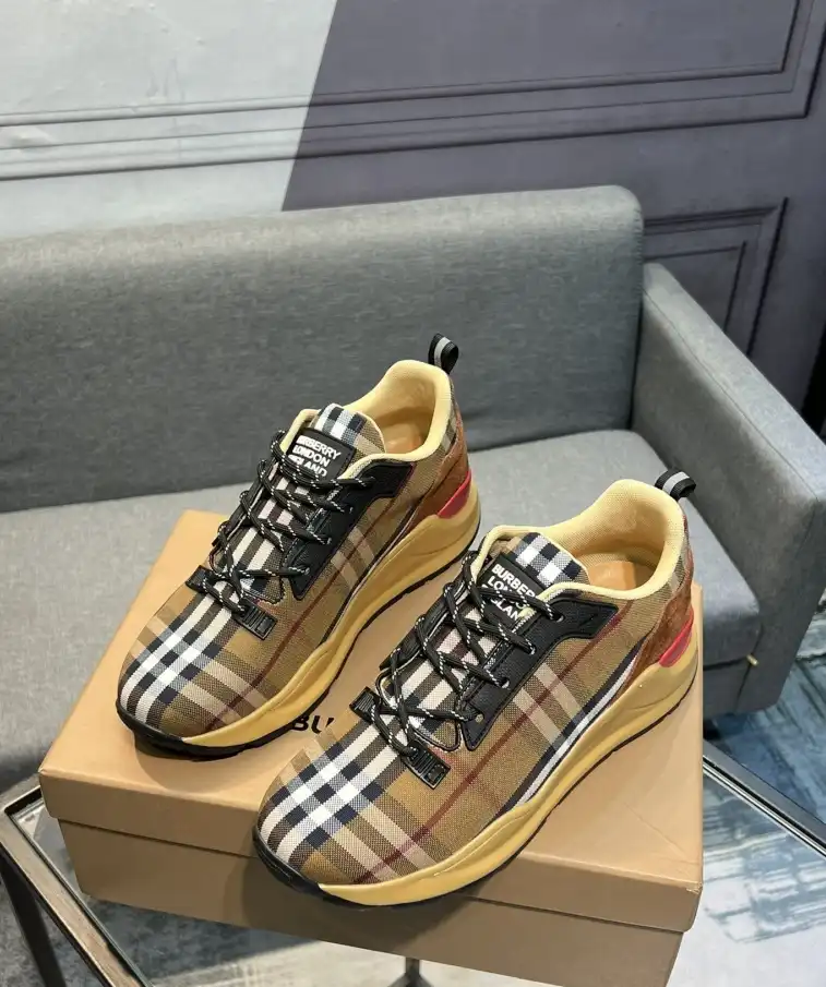 hype Burberry Sneakers