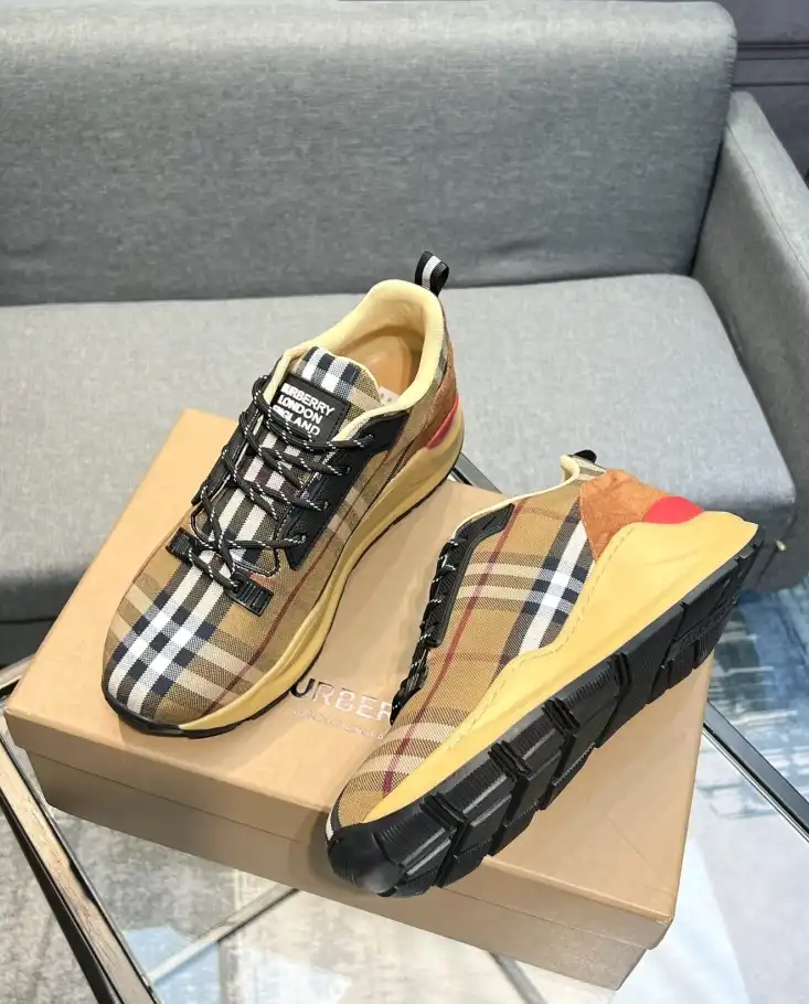 hype Burberry Sneakers