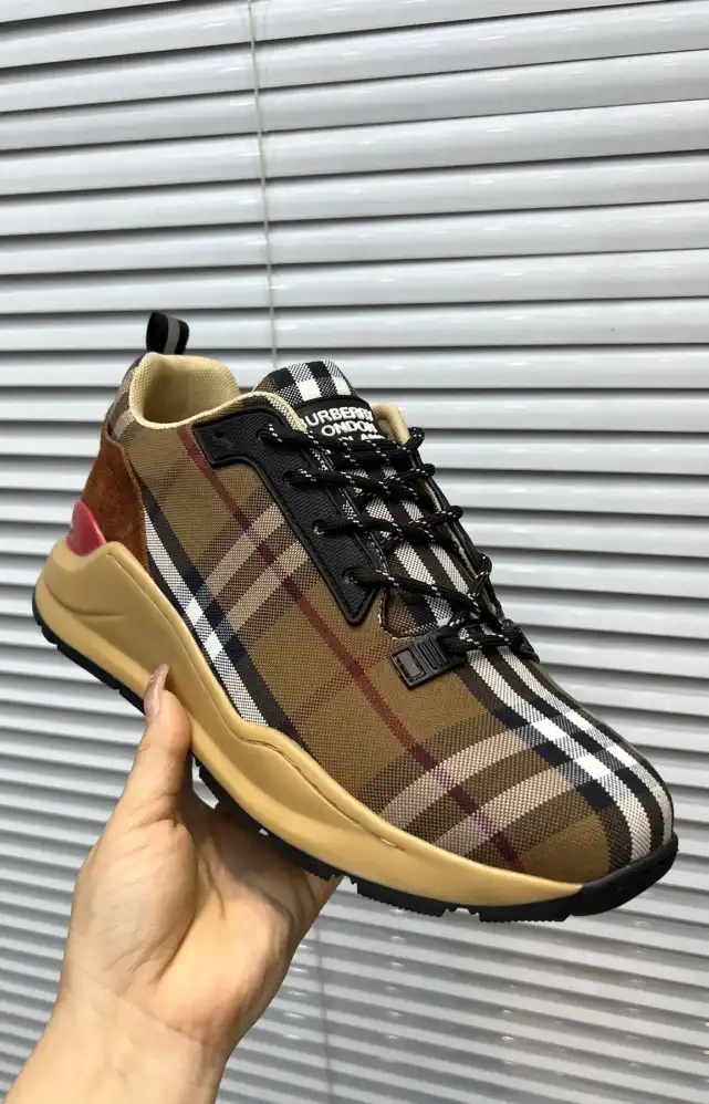 hype Burberry Sneakers