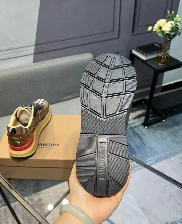 hype Burberry Sneakers