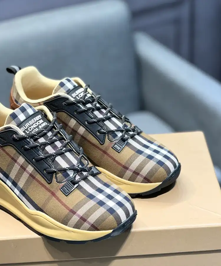 hype Burberry Sneakers