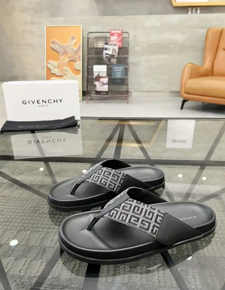 hype Givenchy Slippers