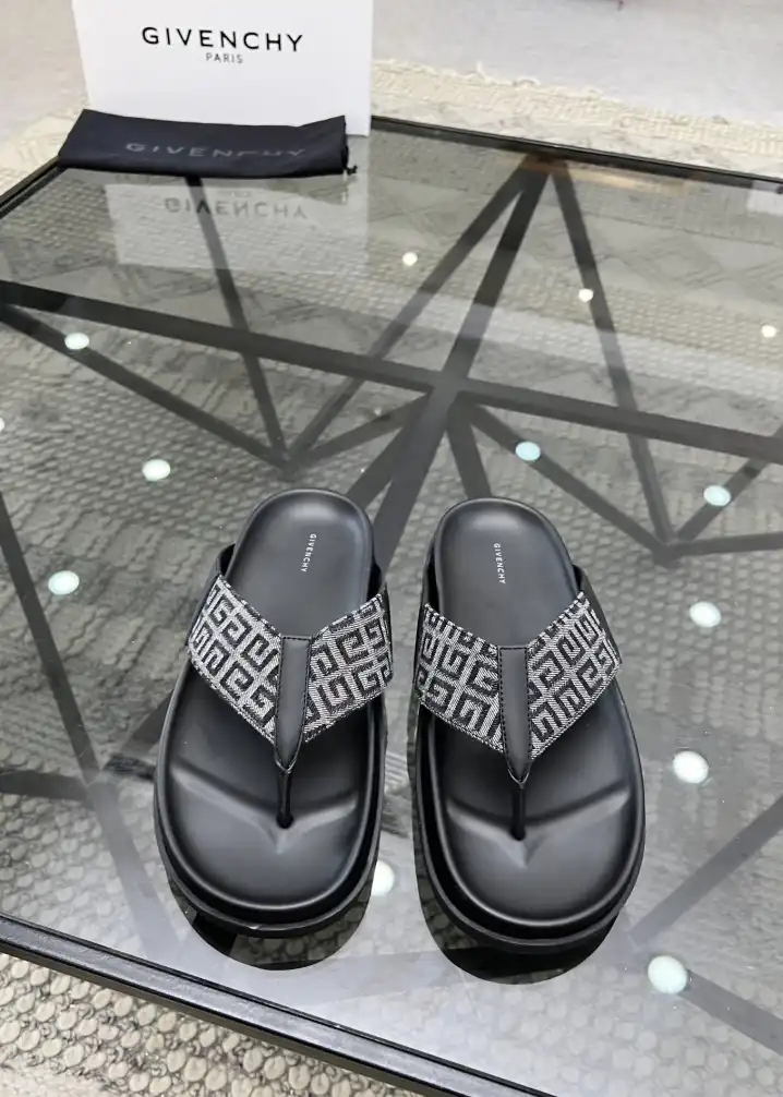 hype Givenchy Slippers