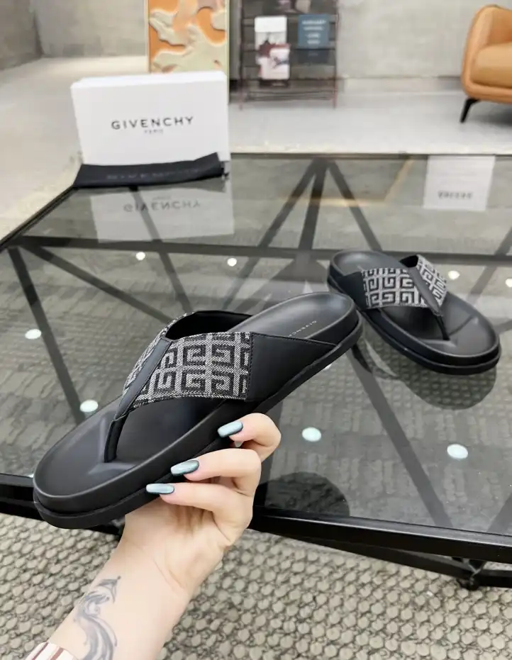 hype Givenchy Slippers