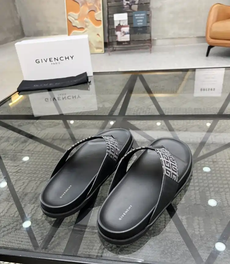 hype Givenchy Slippers