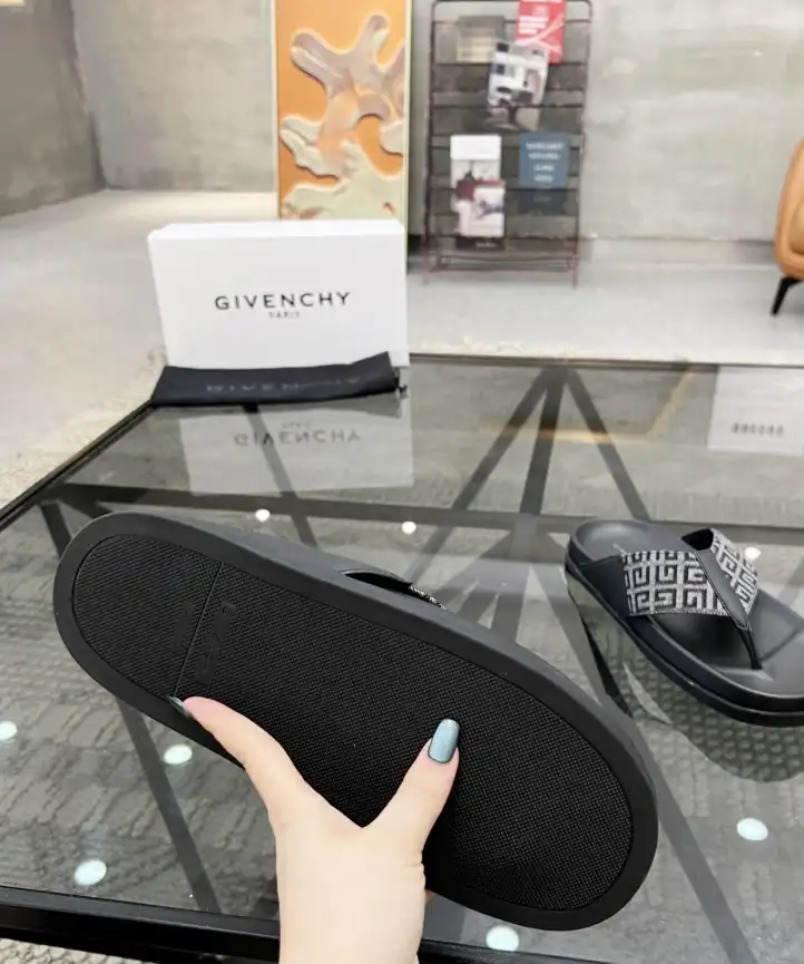 hype Givenchy Slippers