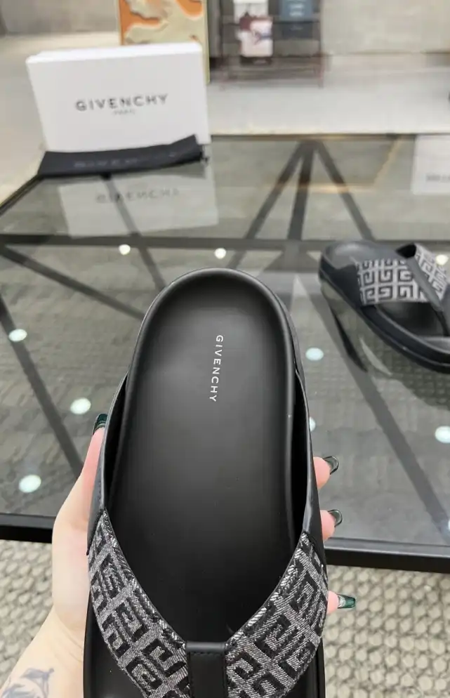 hype Givenchy Slippers