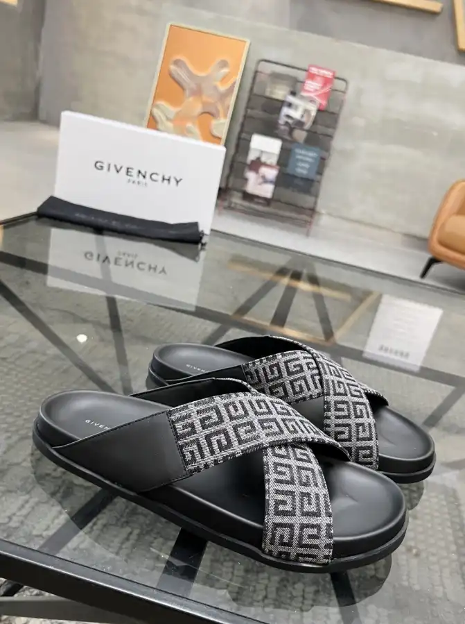 hype Givenchy Slippers