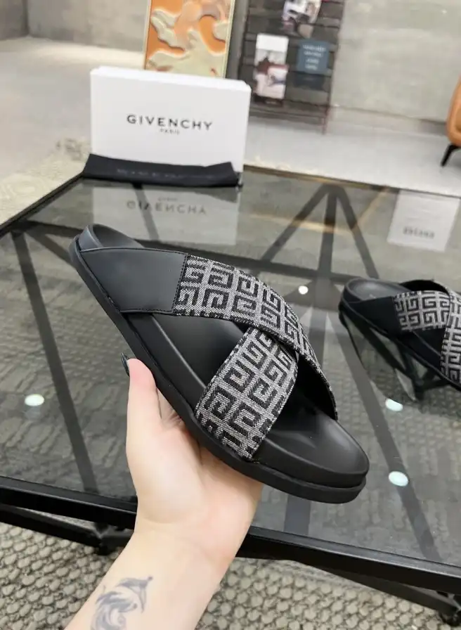 hype Givenchy Slippers