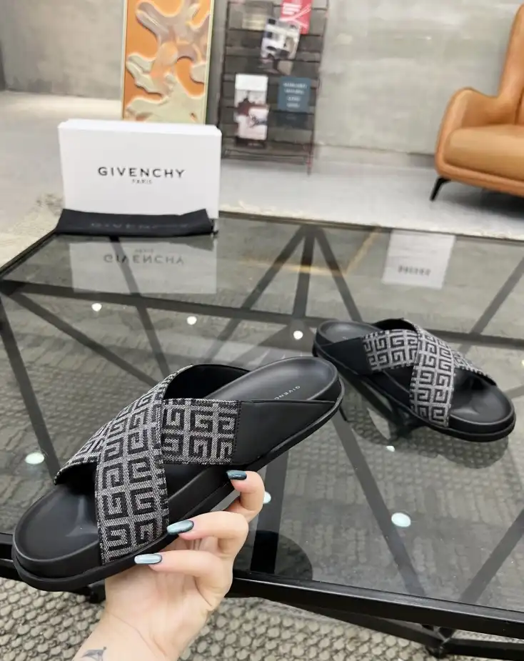 hype Givenchy Slippers