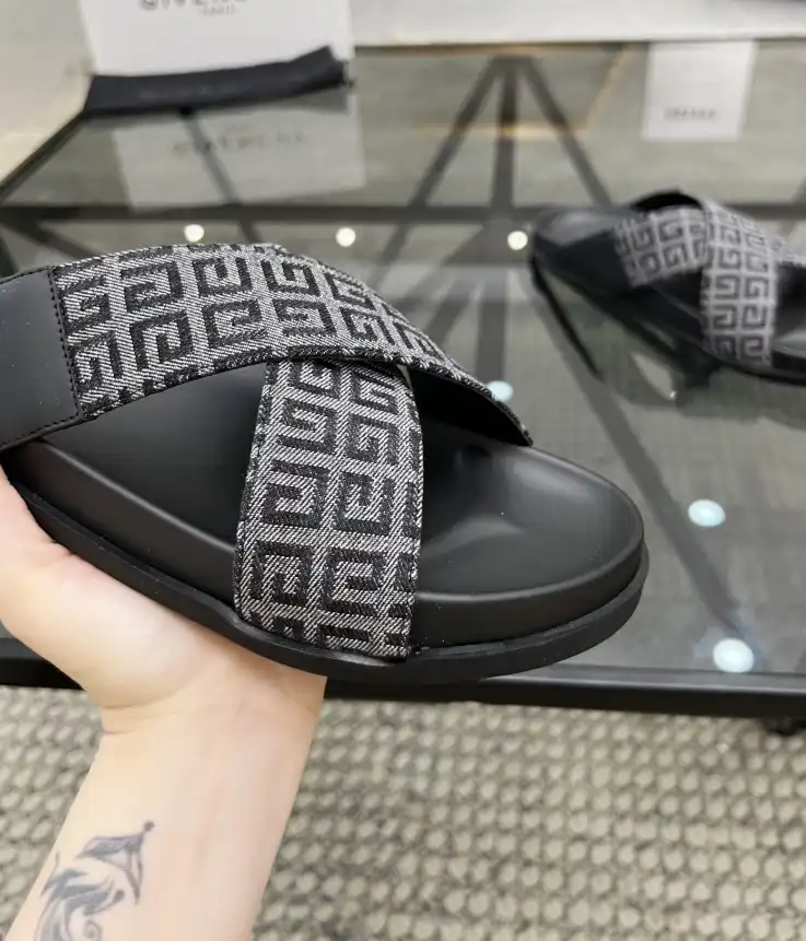 hype Givenchy Slippers