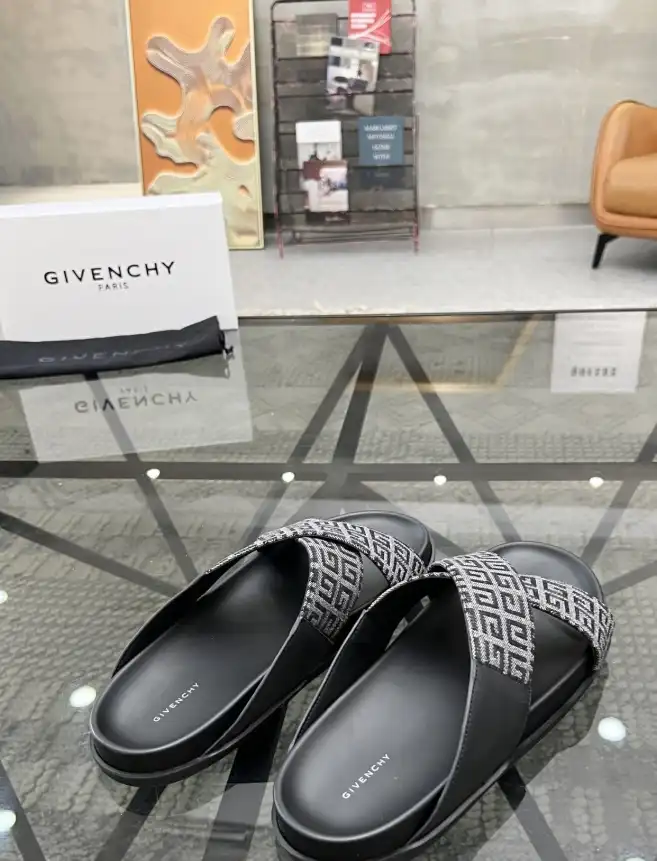 hype Givenchy Slippers