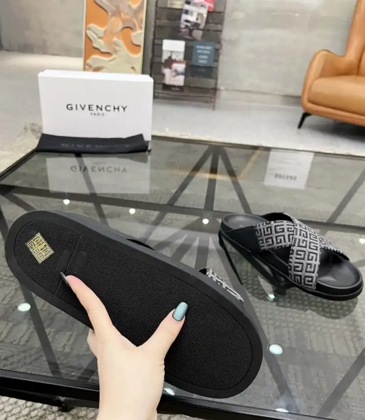 hype Givenchy Slippers