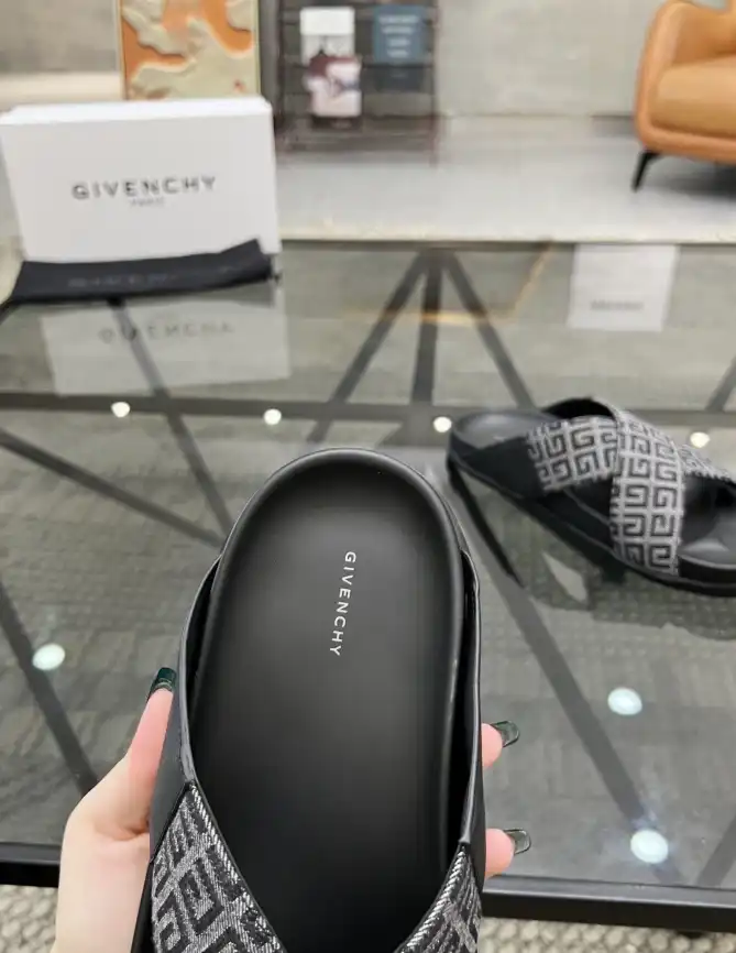 hype Givenchy Slippers