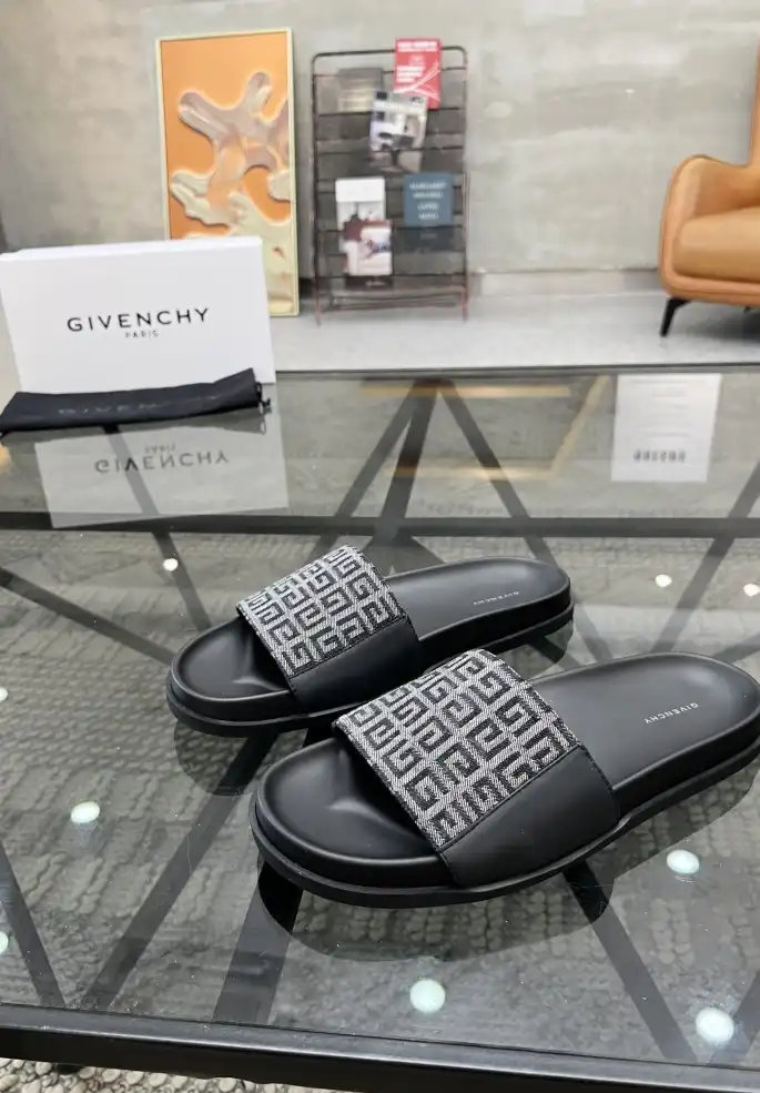 hype Givenchy Slippers