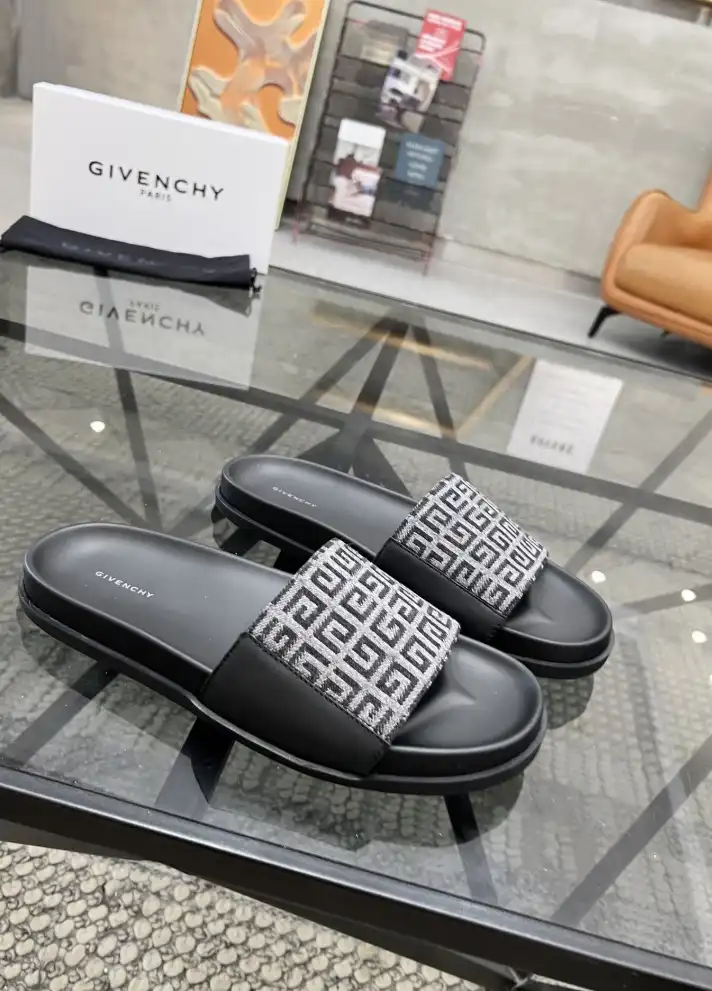 hype Givenchy Slippers