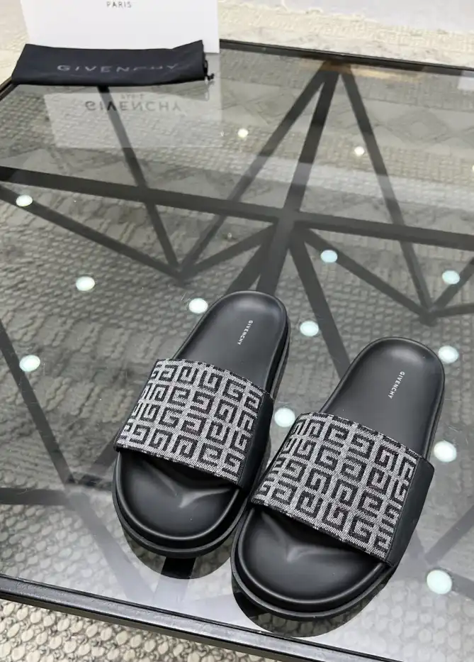 hype Givenchy Slippers